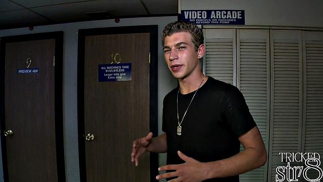 Fooled guy trying gay gloryhole