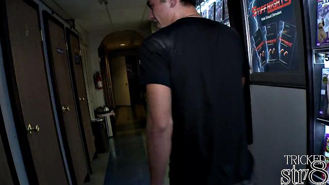 Fooled guy trying gay gloryhole