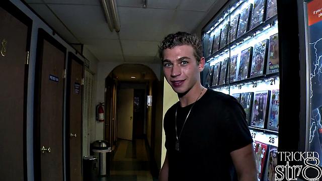 Fooled guy trying gay gloryhole