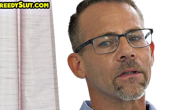 21yo babe gets doggystyled