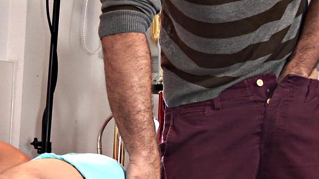 Creampie fills twinks ass with fresh jizz after anal