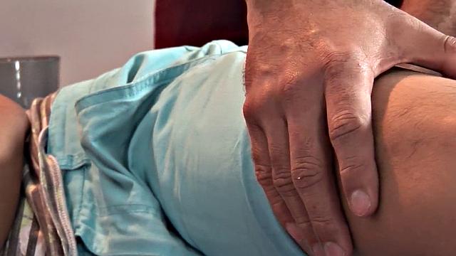 Creampie fills twinks ass with fresh jizz after anal