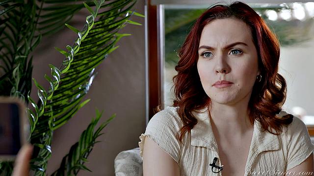 наблюдай, как сводные брат и сестра жарко трахаются в спальне