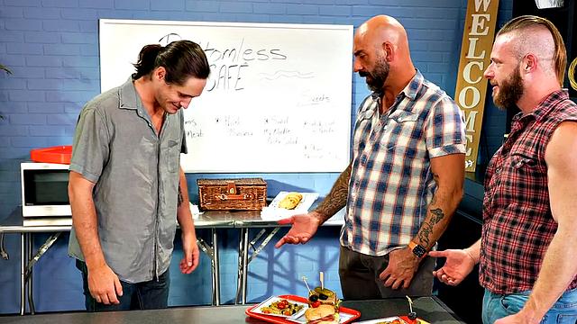 жесткие папики растягивают фистинг-стада в дерзком гей трио