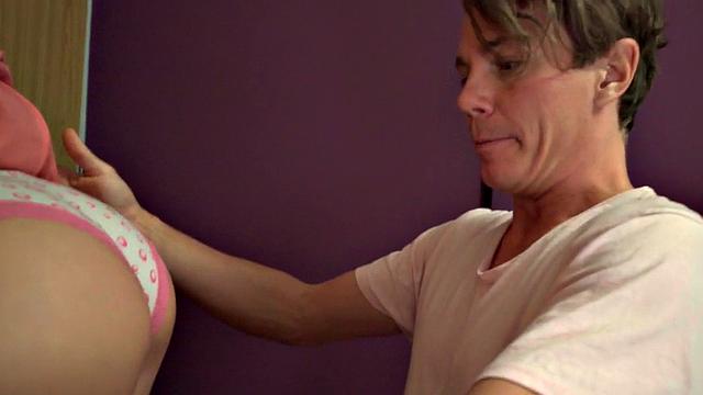 Deepthroating hotel 21yo got smashed by her roomies