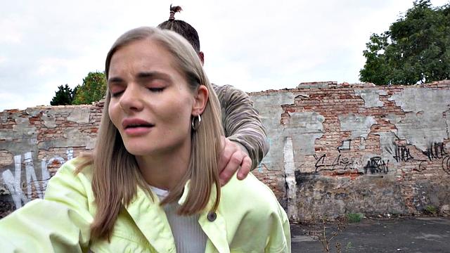 европейская малышка сосет в pov перед жарким сексом