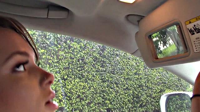 няня подглядывает за отчимом и получает жесткий трах