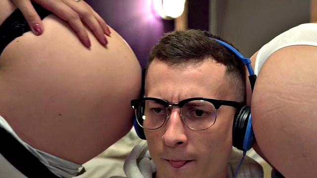 21yo hostel oiled babes riding gamer in 3some