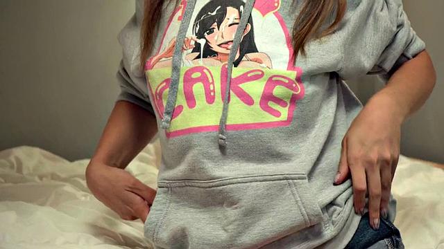 21yo hostel oiled babes riding gamer in 3some