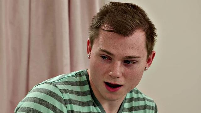 степмама в шоке - пасынок с другом разрывают ей задницу