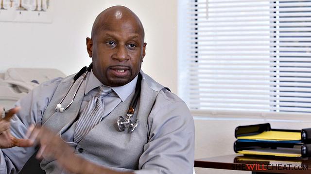 Kimora Quin's new boss puts the moves on her