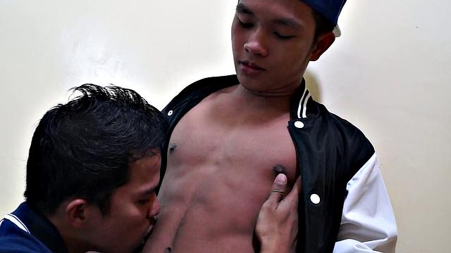 Homemade Asian anal between real 21yo skinny twinks