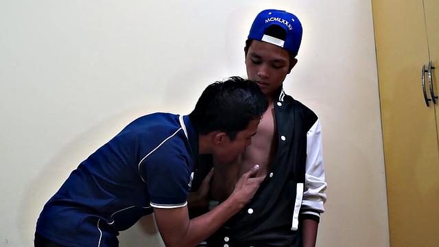 Homemade Asian anal between real 21yo skinny twinks