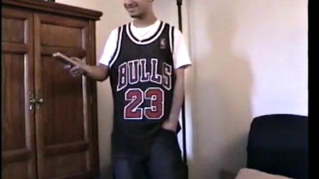 Полли остался один - рука выручает как всегда