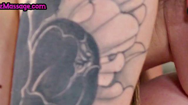 Alt lez masseuse scissoring client after pussyeating