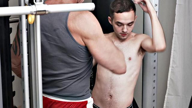 Tiny gym twink bareback fucked by muscled gay DILF