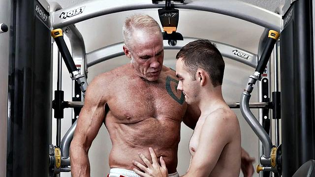 Tiny gym twink bareback fucked by muscled gay DILF