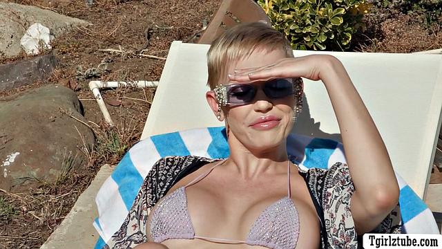 Got my pussy licked and fucked by pool cleaner