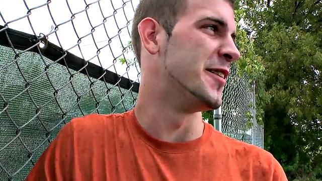 Черный жеребец не выдержал страсти на глазах у всех