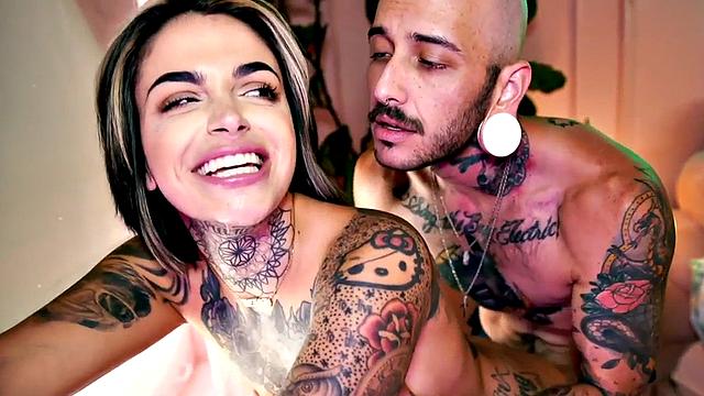 Amateur transman fucks babe pussy with strapon