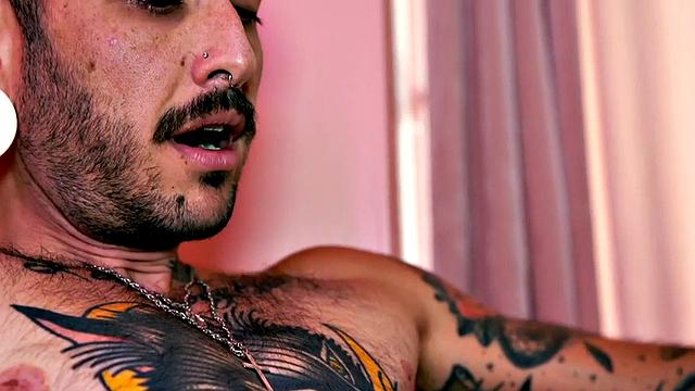 Amateur transman fucks babe pussy with strapon