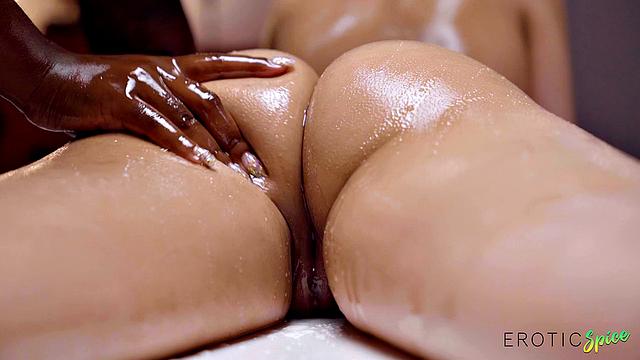 Черная массажистка уронила масло - теперь сиськи вся в деле