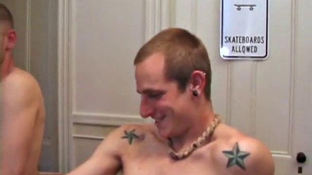 Безумная групповуха на столе, все трахаются без остановки!