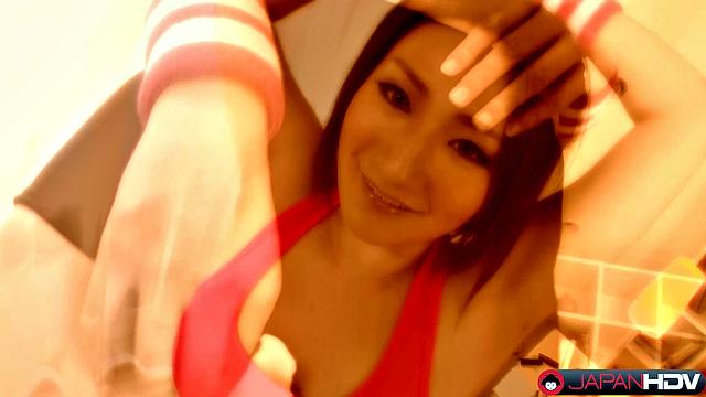 Sexy Emi Masaki does sport and shows how she is flexible and strong