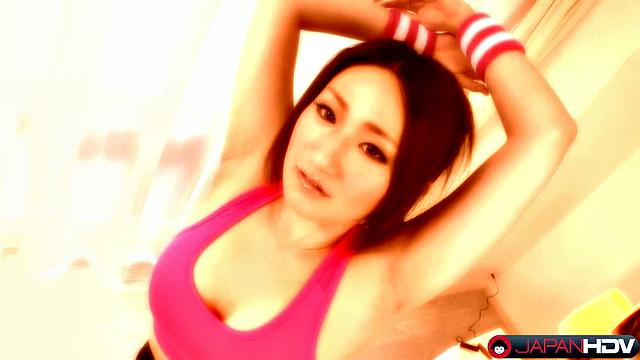 Sexy Emi Masaki does sport and shows how she is flexible and strong