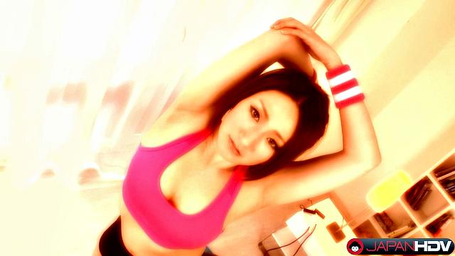 Sexy Emi Masaki does sport and shows how she is flexible and strong