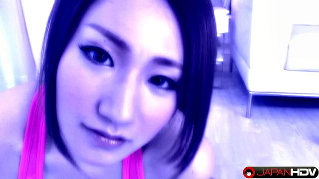 Sexy Emi Masaki does sport and shows how she is flexible and strong