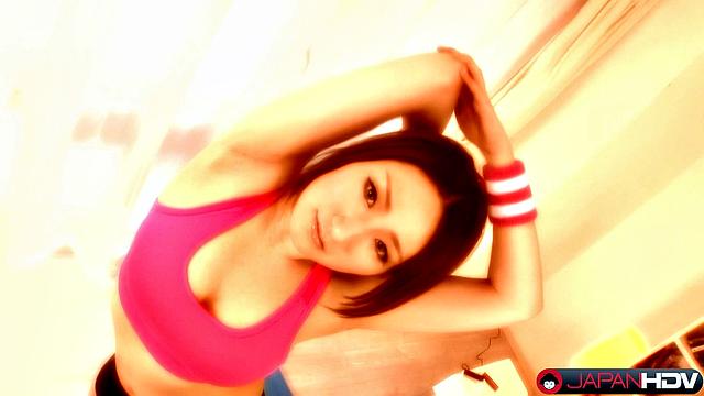 Sexy Emi Masaki does sport and shows how she is flexible and strong