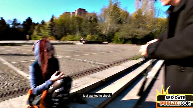 огненная рыжая милфа гнется раком на природе под жёсткий трах