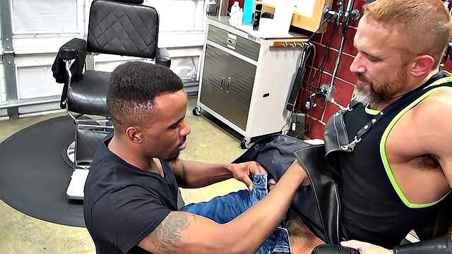 Switching Positions with Barber Dirk - Dirk Caber & Pheonix Fellington