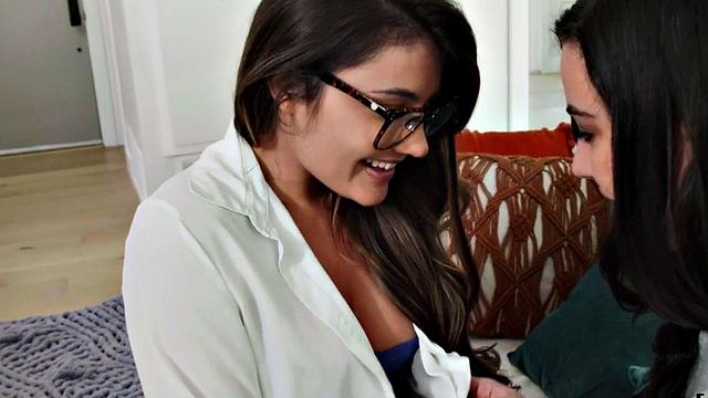 Babe sharing in interracial threesome wit beauty