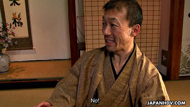 Rui Natsukawa shows dirty side on floor