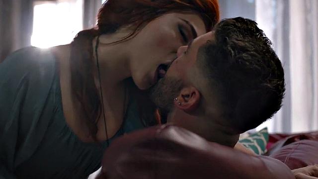 рыжая транса сходит с ума от мощной анальной пробивки мужиком