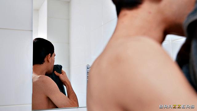 жена трахается с риэлтором ради скидки, а муж тоже подключается