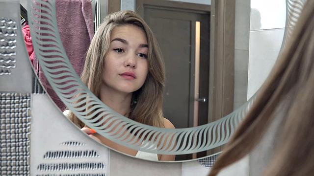 Young Courtesans - Mia Piper - pussy-to-mouth fuck