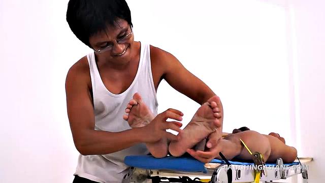 Asian twink Javey gets bound to the tickling rack for a tickle fetish video. Jesse is the first tickle master who feathers his bare feet, making the ticklish Asian boy squirm.