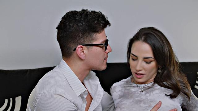 Sexy Spanish stunner Medusa tempts Jason Carrera in a hot kitchen encounter - love hardcore porn!