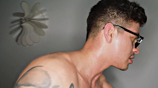 Sexy Spanish stunner Medusa tempts Jason Carrera in a hot kitchen encounter - love hardcore porn!