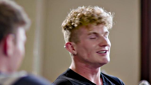 HETEROFLEXIBLE - Redhead Jock Eric Passionately Fucks New Lonelu Twink Neighbor Max Lorde