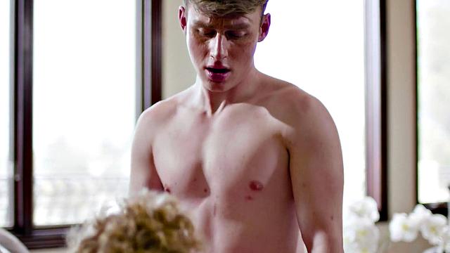 Рыжий качок Эрик жарко шпилит нового одинокого твинка Макс Лорд