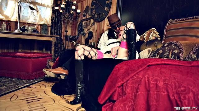 огненно-рыжая в стимпанке жадно сосет и получает по полной