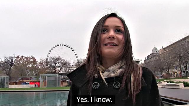 брюнетка соглашается на секс за деньги