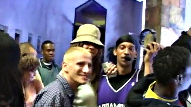 разгорячённые чёрные красотки трахаются на глазах у всей тусовки