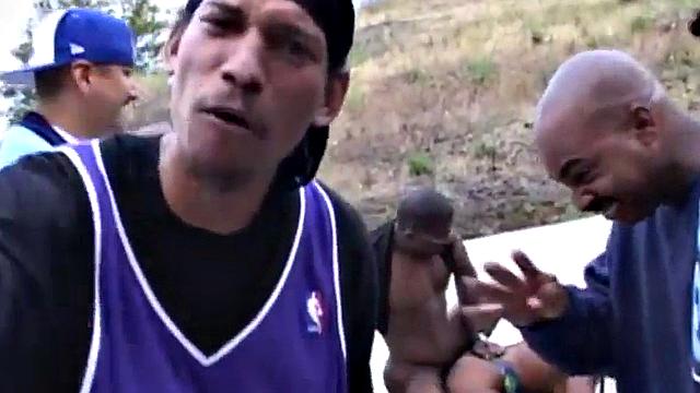 разгорячённые чёрные красотки трахаются на глазах у всей тусовки