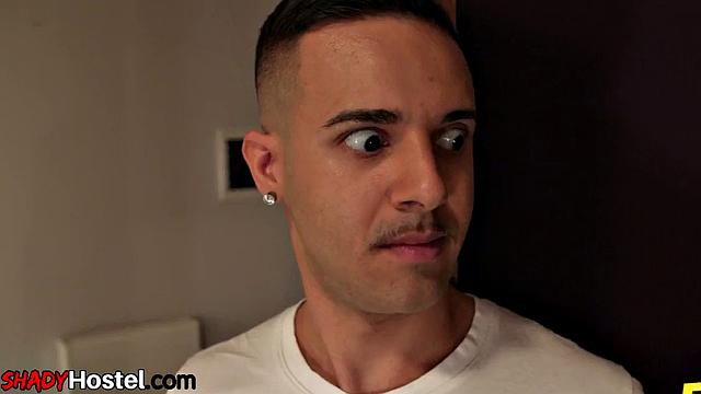 Рыжая раздает страстному папику в гостинице с юмором на двоих.