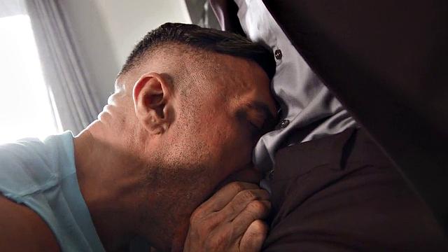 Big cock tattooed snob bareback fucks muscular gay daddy